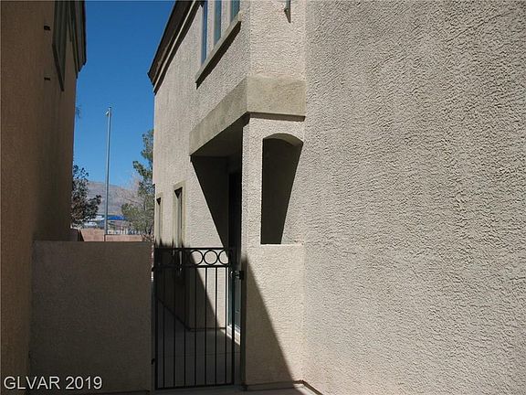 2nd image of 44 Yellow Flame Ave