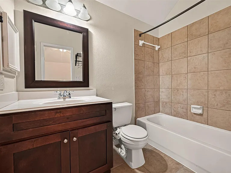 706 Silver Creek Cir — Photo 38