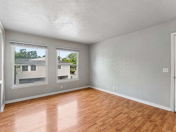 4th image of 810 Bellevue Rd APT 183