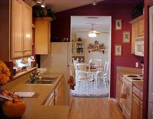 2nd image of 207 SW Elderberry Dr