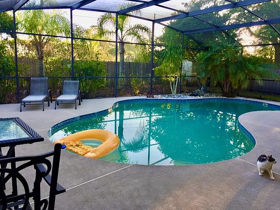 2nd image of 1470 Thornhill Cir