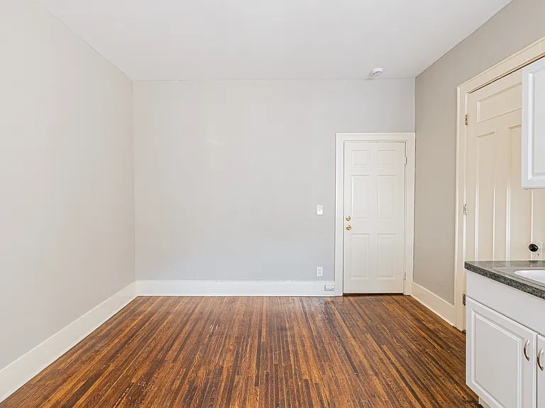 43 Vick Park #1A — Photo 4