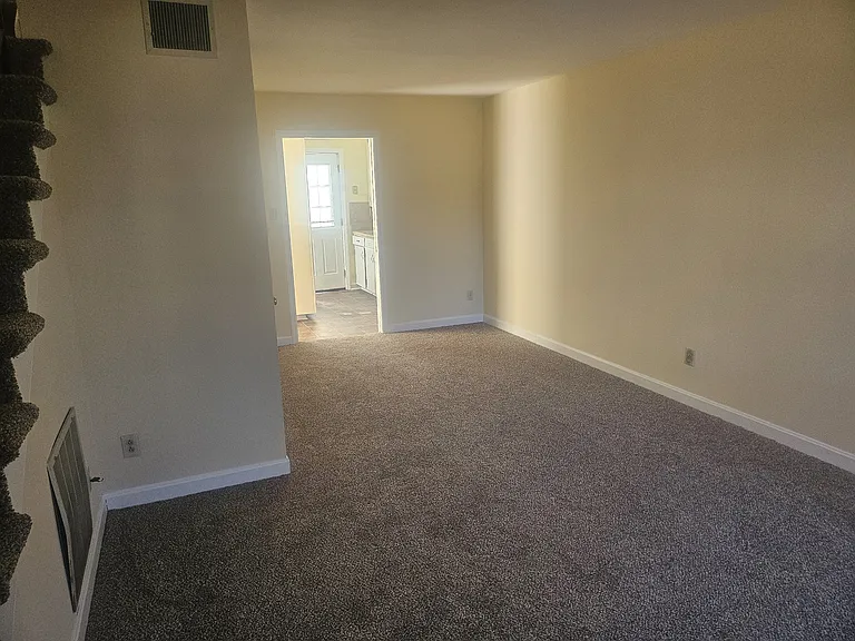 252 5th Ave NE — Photo 7