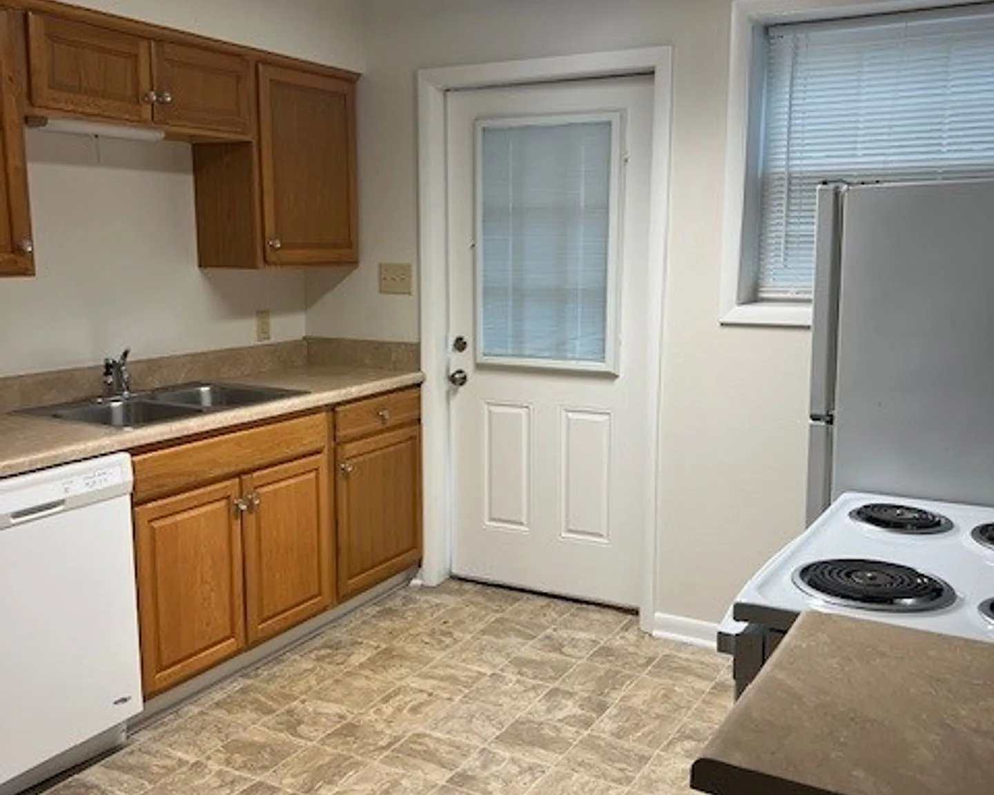 1401 Scenic Heights — Photo 2