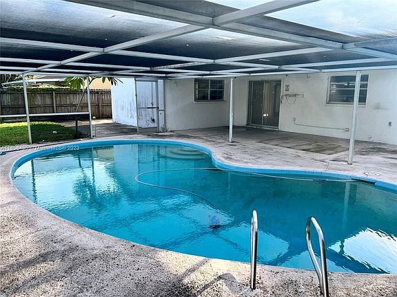 5th image of 3015 Marshall Dr
