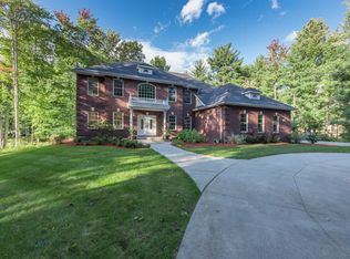 3335 E Shady Ridge Dr, Midland, MI 48642