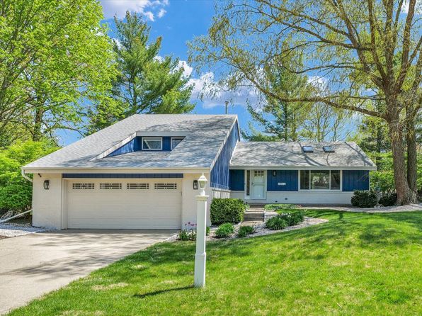 1912 Woodfield Rd, Champaign, IL 61822
