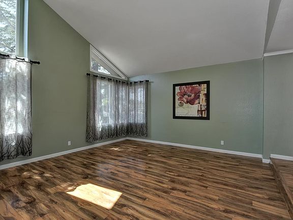 4th image of 6458 Oakcrest Dr