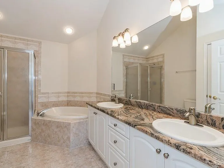 605 Binghampton Ln — Photo 26