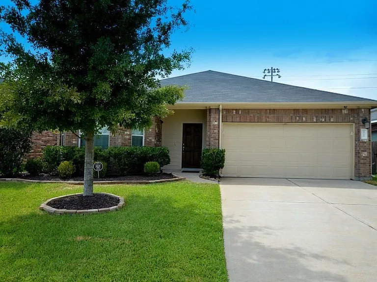 2727 Lakecrest River Dr — Photo 1