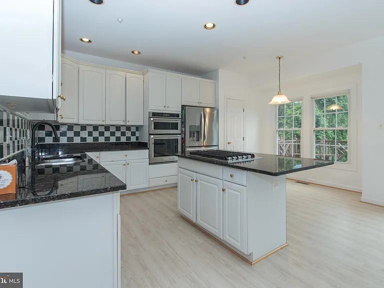 13559 Flowerfield Dr — Photo 8