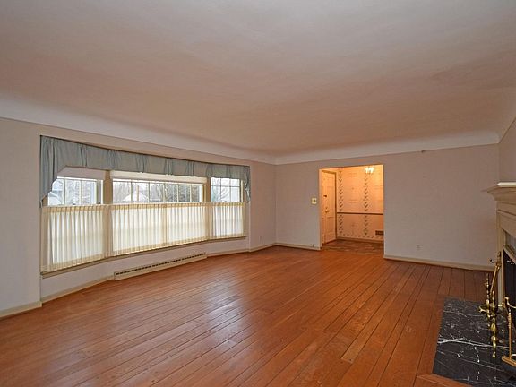 4th image of 8897 Sandymar Dr