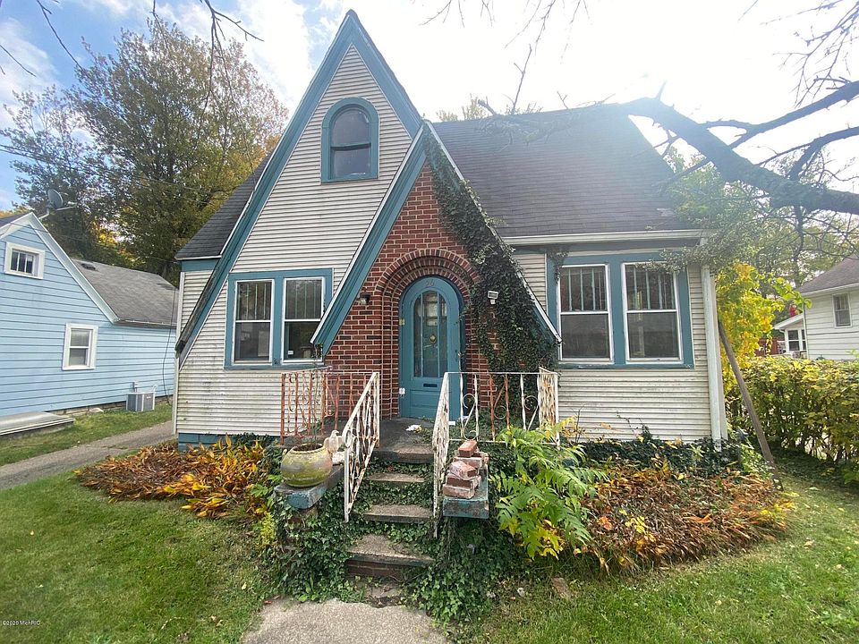 1st image of 26 Goodale Ave E