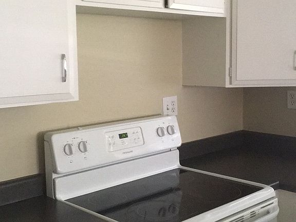 5th image of 663 E Crystal Ave