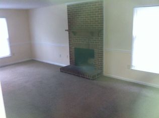 5030 Rivergreen Ln, Charlotte, NC 28227