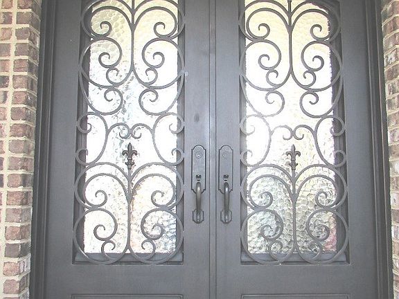 3rd image of 901 Crestwood Dr