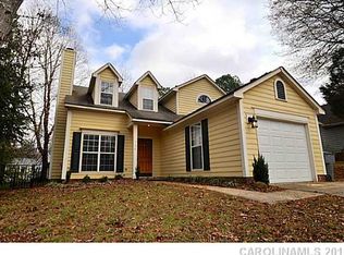 736 Foxborough Rd, Charlotte, NC 28213