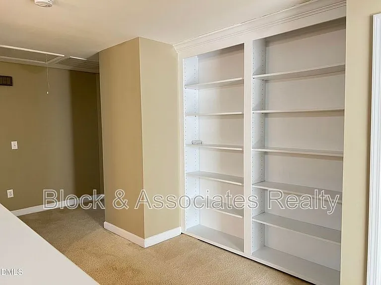 936 Bentbury Way — Photo 11