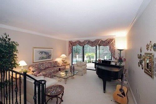 3rd image of 217 Thistlewood Cir