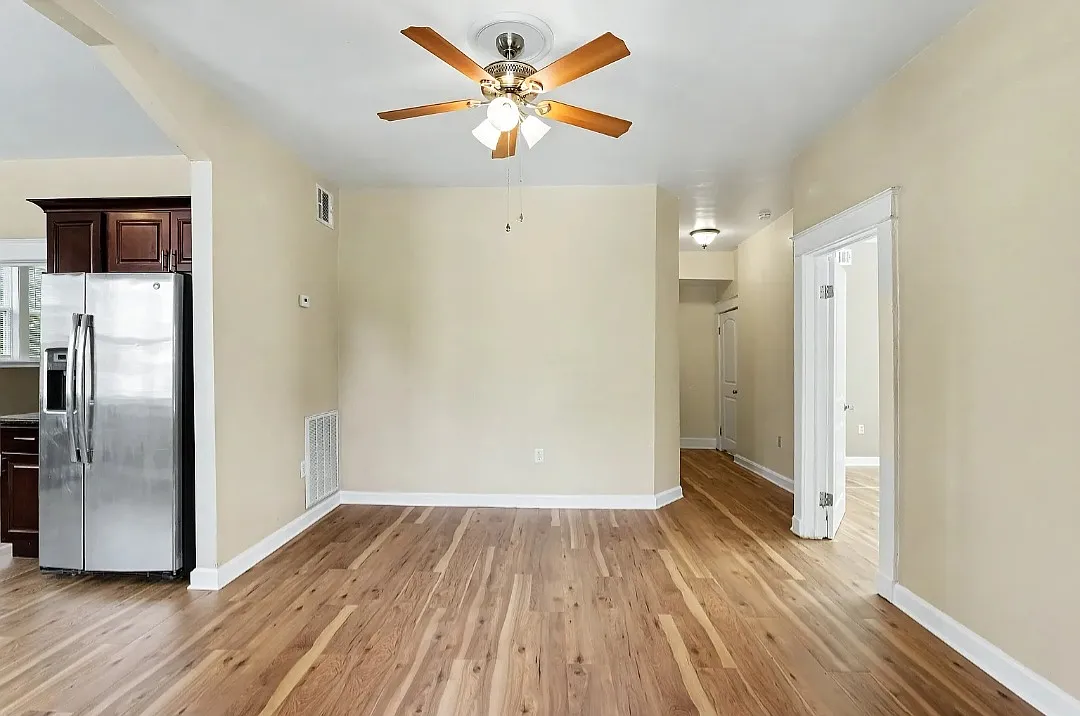 3 bed, 1100 sqft, $1,700 — Photo 2