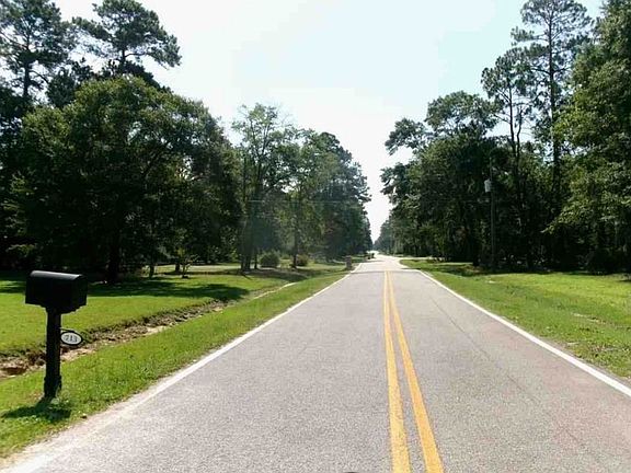 Exterior Neighborhood (street photo)