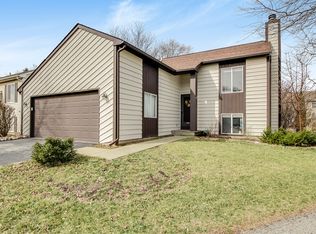 2438 Red Bud Ct, Aurora, IL 60502