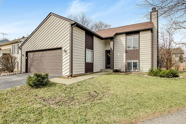 2438 Red Bud Ct photo 1