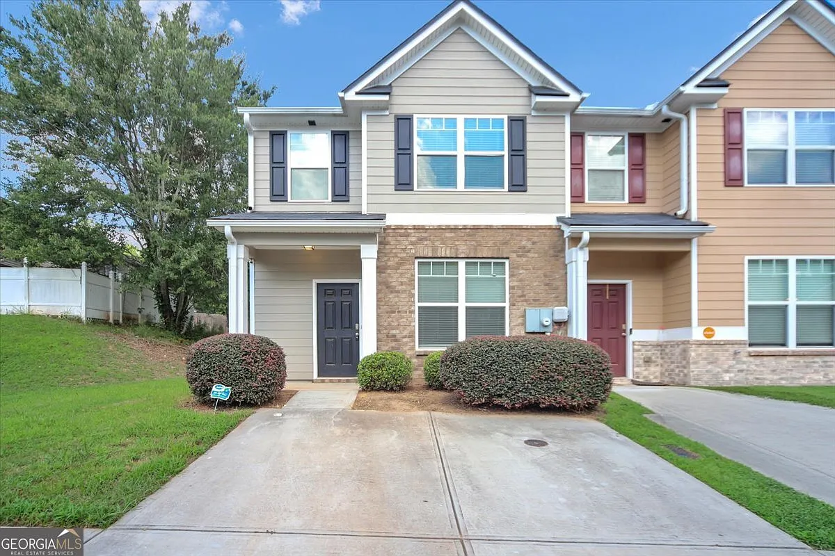 3 bed, 2.5 bath, 1468 sqft, $1,800 — Photo 1
