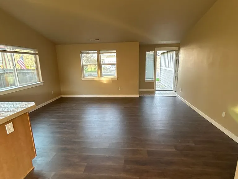 4232 Chartwell St SE — Photo 3