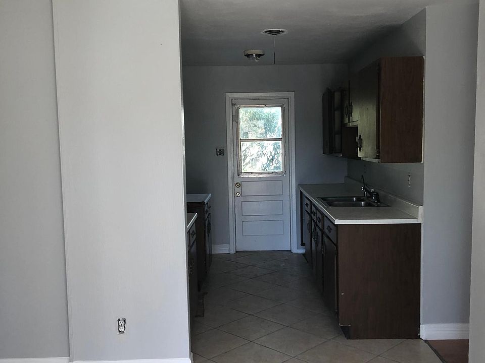2nd image of 111 Oak Valley Dr