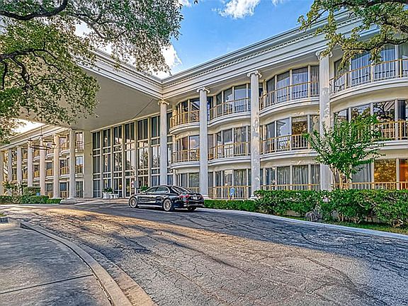 2nd image of 5050 Ambassador Way APT 314