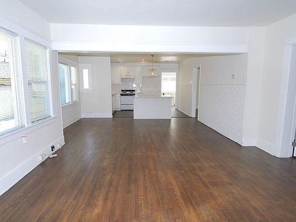 2nd image of 385 Loma Ave Front 383