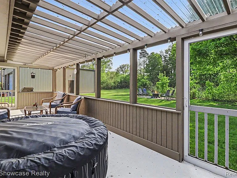 2572 Ridge Rd — Photo 35