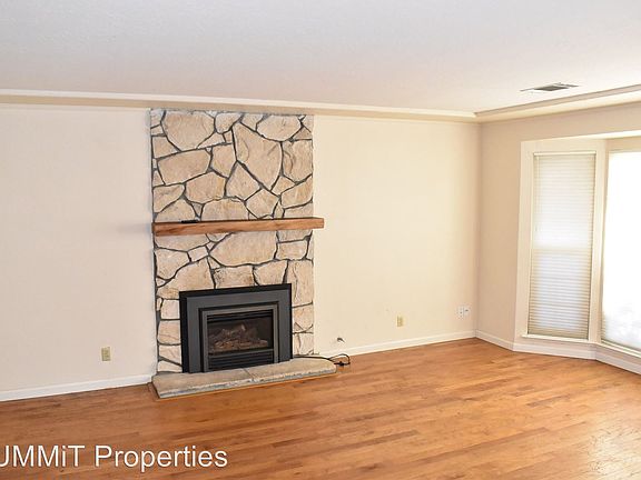 3rd image of 651 Alamo Dr