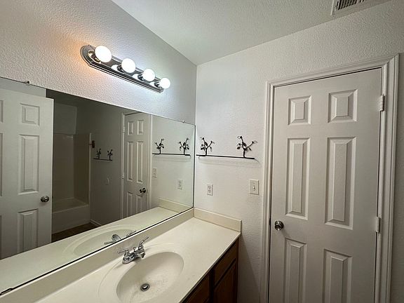 5th image of 708 N Englewood Ave APT A