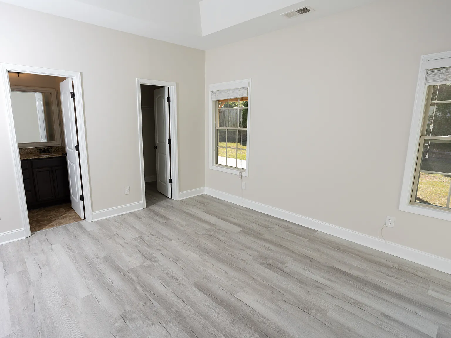 LB - 2009 North Flora Road - 11N — Photo 3