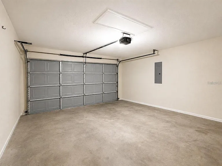 907 Hendon Pl — Photo 3