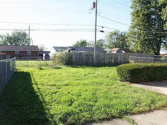5th image of 412 Pinewood Ave