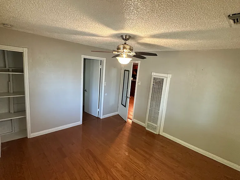 483 E Daleville Ave — Photo 13