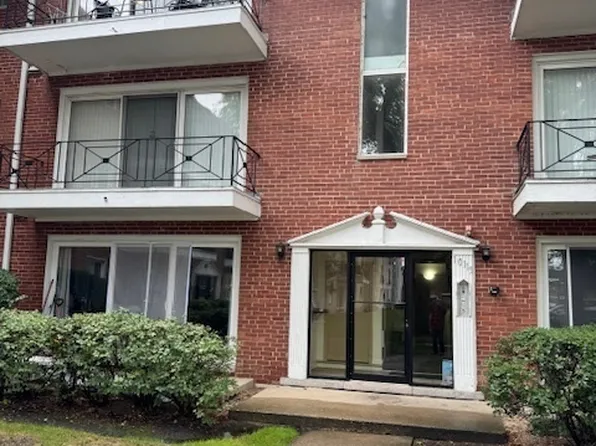 10115 Old Orchard Ct Unit 302, Skokie, IL 60076