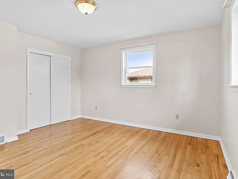 213 Sunset Dr — Photo 16