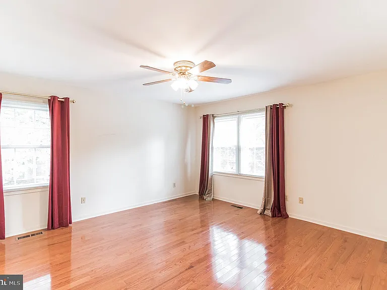 48 Stonehurst Ct — Photo 17