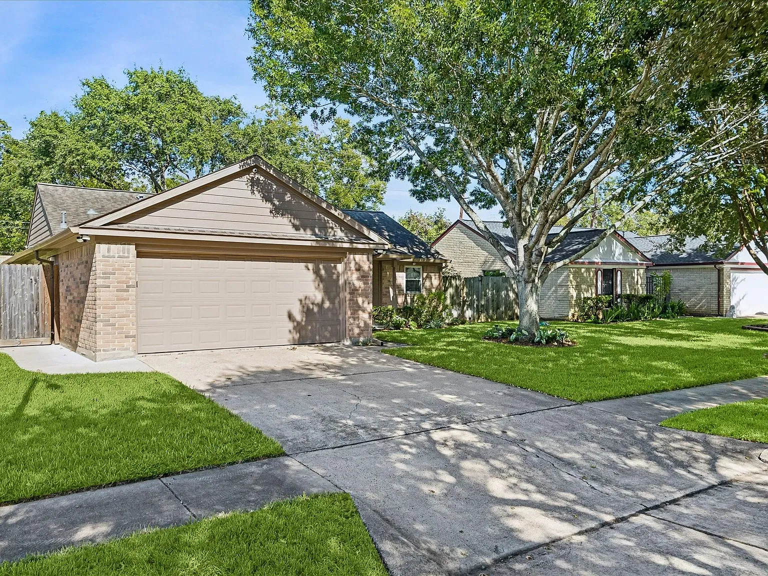 3 bed, 2.0 bath, 1312 sqft, $2,300 — Photo 3