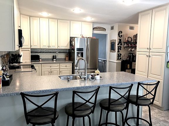 3rd image of 2946 Hillcreek Dr