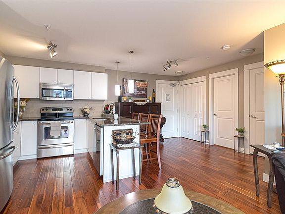 5th image of 1315 Esquimalt Rd #312