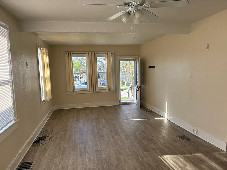 2607 Elm St — Photo 2
