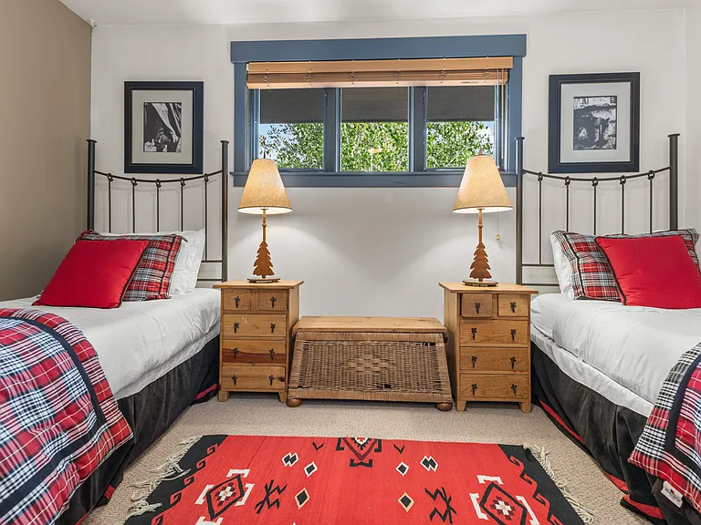 Two Single Beds #4 | 4th Level