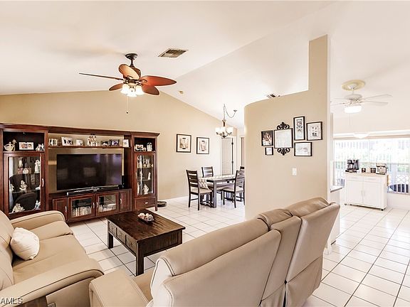 4th image of 1411 SW 38th Ter