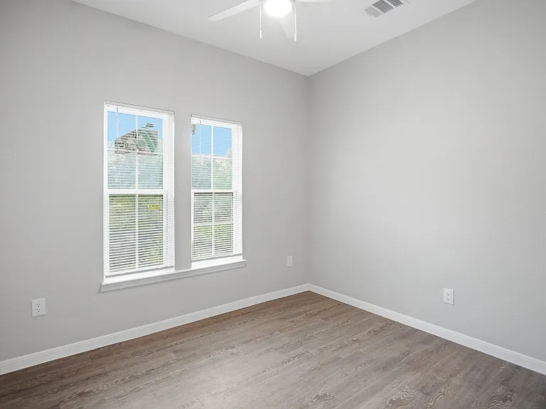 611 Carpenter Ave — Photo 11