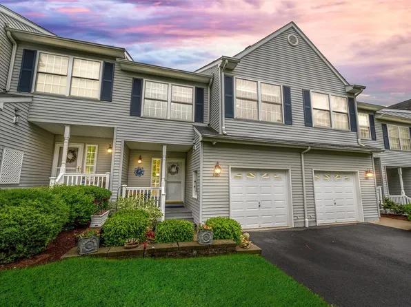 5005 John Hancock Court #100, New Windsor, NY 12553